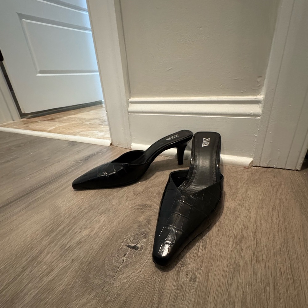 Zara Black Croc-Patterned Mules